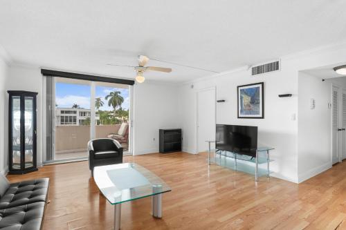 Bay Harbor Sunset Apt 2C Bay Harbor Sunset Apt 2C