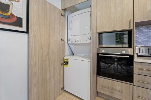 Eagle Beach- Private pool- LeVent townhome-LV130th - image 3