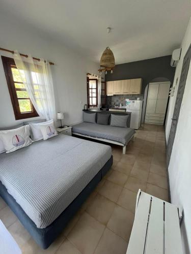 1 double bed, 1 twin bed