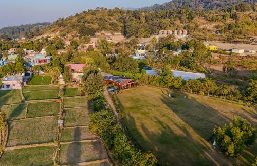 Viesnīcas āriene, SaffronStays Timber Crest in Rani Pokri