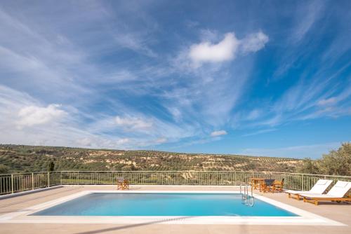 Peldbaseins, Villa OliveMillstone in Episkopi