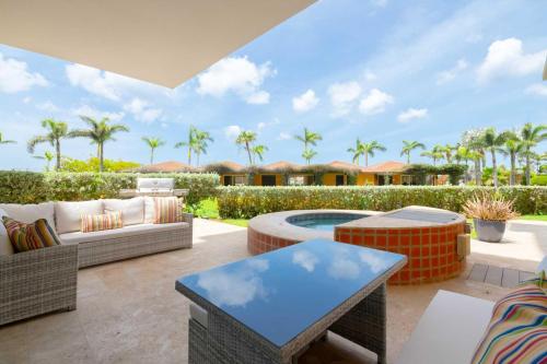 Beachfront - Garden Delight 2BR condo - E125-2, Palm-Eagle Beach (photo 3)