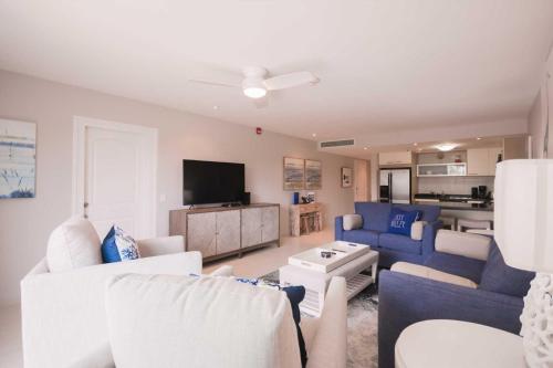 Beachfront - Garden Delight 2BR condo - E125-2, Palm-Eagle Beach (photo 8)