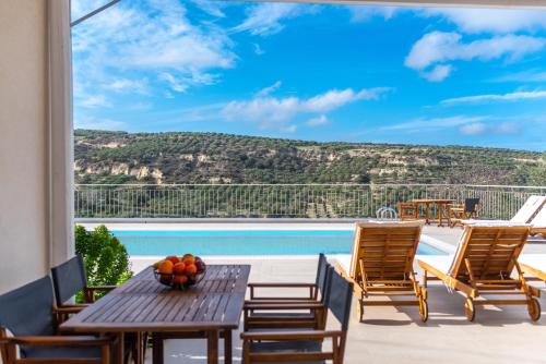 Peldbaseins, Villa OliveMillstone in Episkopi