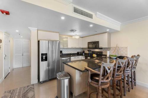 Beachfront - Absolute Luxury 2BR condo - BC254, Palm-Eagle Beach (foto 8)