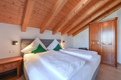 One-Bedroom Apartment 226 image 10