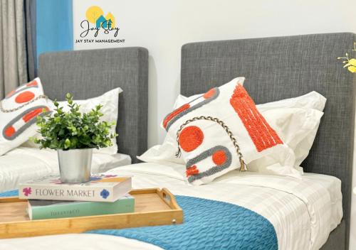 The Shore l Exclusive Private Garden l Luxury Suite l 4-9 pax l Melaka River View l Direct Mall l Jonker Street by Jay Stay Management