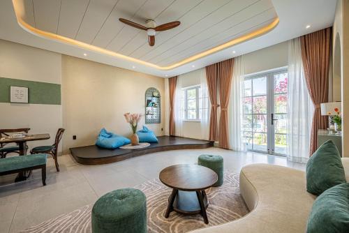 Three-Bedroom House image 10