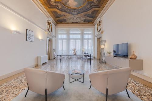 Luxury Calatrava - Apartment in Venetian Palazzo by Sarlux - image 7