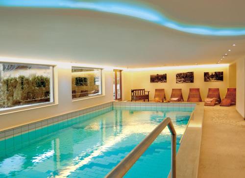 Πισίνα, Schwarzwaldhotel Klumpp in Μπάιερσμπρον