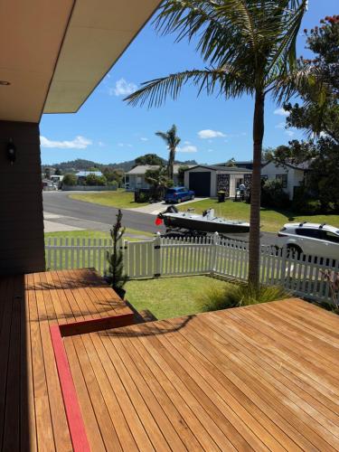 Norfolk Palms - Smurfers Paradise in Tairua