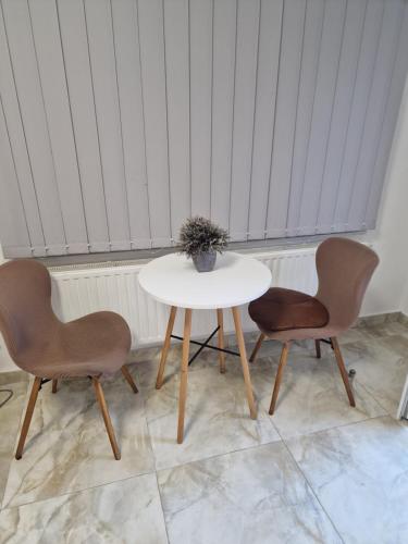 Nguetch & Gigi Nguetch & Gigi