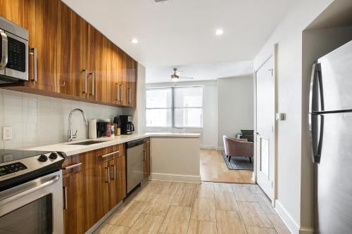 Spacious Modern Condos near French Quarter - 주방