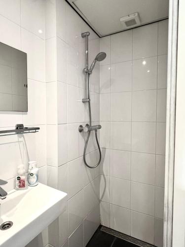 Small Twin Room image 6