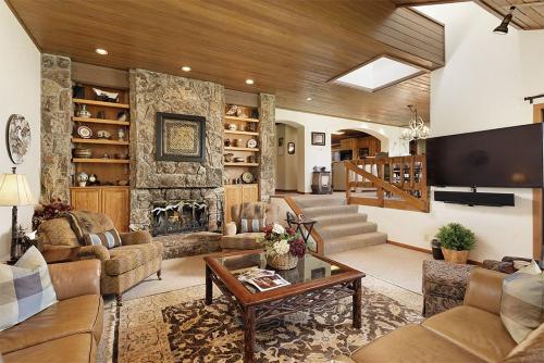 Ski-In Ski-Out Luxury in the Heart of Snowmass by The Woodrun V Townhouses image