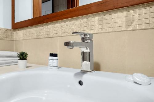 Luxury 2BR with Skyline and Sea Views, Near Burj Khalifa & Dubai Mall, Dubaj (fotografie 10)