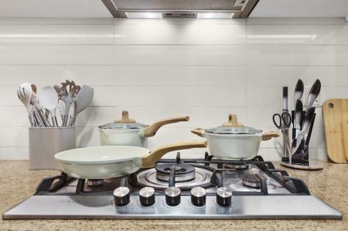 Luxury 2BR with Skyline and Sea Views, Near Burj Khalifa & Dubai Mall, Dubaj (fotografie 8)