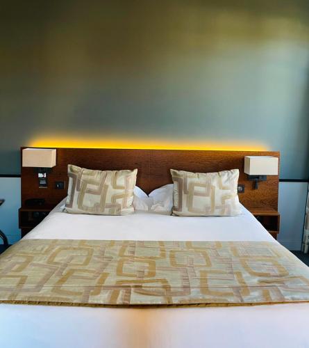2 twin beds