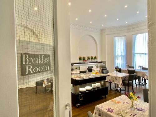 Food and beverages, Ravna Gora in Notting Hill