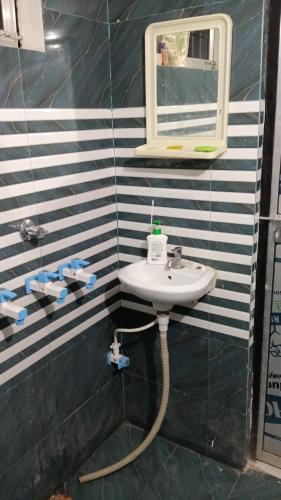 Pathak sadan homestay