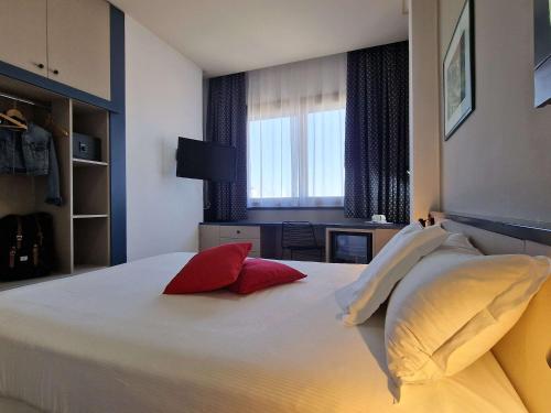 President Hotel Palermo Room Type - Standard Double Room with Harbor View