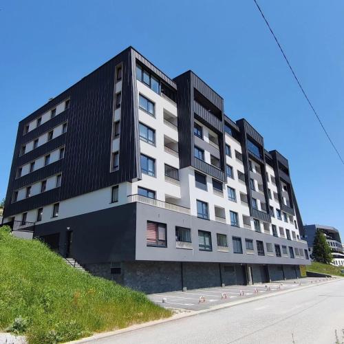 Miyaki Apartments JACUZZI & Ski Access - BJELASNICA in Bjelasnica