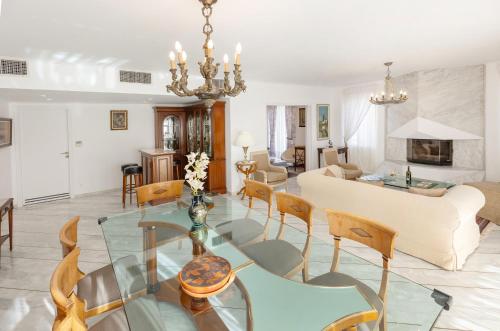 Nice Sea View Elegant Apartment - main image
