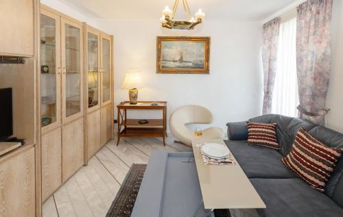 Nice Sea View Elegant Apartment - image 11