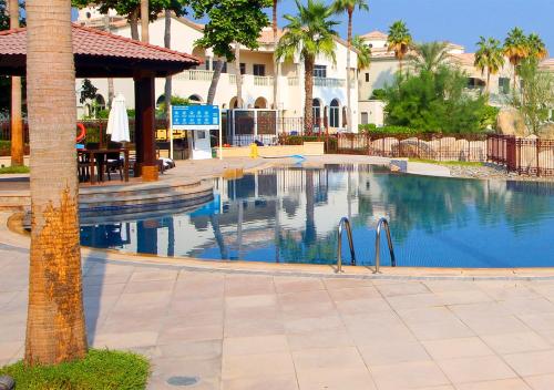 Cozy 4BR Maid Villa at Canal Cove Palm Jumeirah, Dubai