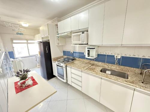 ห้องครัว, Pé na Areia Praia do Canto do Forte IV (Pe na Areia Praia do Canto do Forte IV) in กันโตโดฟอร์เต
