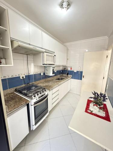 ห้องครัว, Pé na Areia Praia do Canto do Forte IV (Pe na Areia Praia do Canto do Forte IV) in กันโตโดฟอร์เต