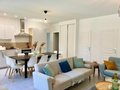 Maison rénovée 12 pers 15mn de Lyon,35mn Eurexpo gîte à louer Brindas