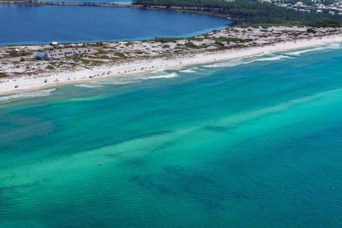 Seagrove Bungalow 153 by RealJoy Vacations - image 3