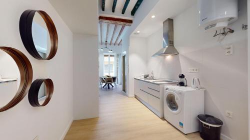 Deluxe Two Bedroom Apartment with Balcony image 8