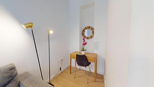 Deluxe Two Bedroom Apartment with Balcony image 5