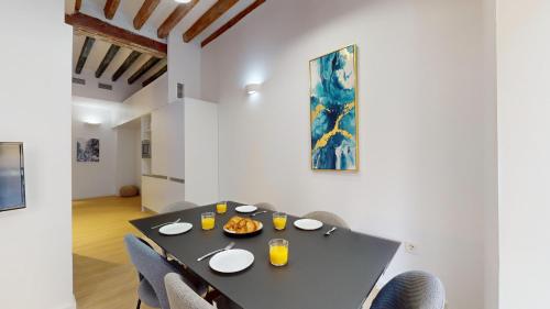 Deluxe Two Bedroom Apartment with Balcony image 4