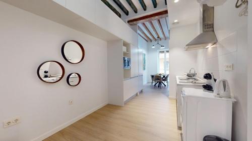 Deluxe Two Bedroom Apartment with Balcony image 3