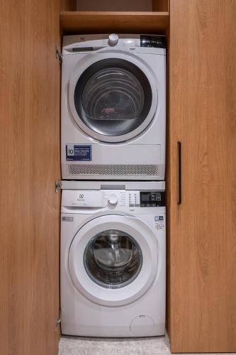 One-Bedroom Apartment image 6