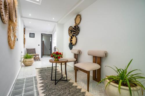 Deluxe Suite image 7