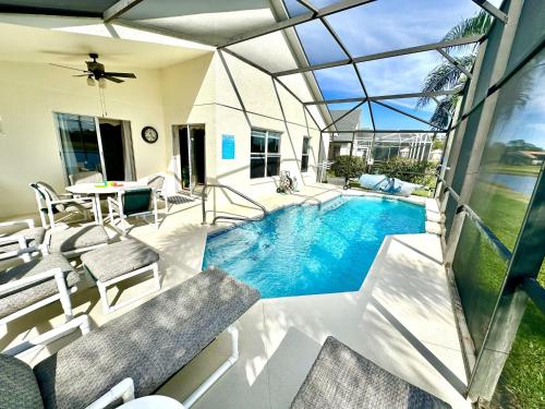 EP1015SEL - 4 bedrooms pool home on a lake EP1015SEL - 4 bedrooms pool home on a lake