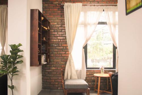 Közös társalgó / TV, R and H Stay in Kohima