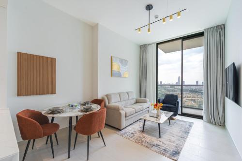 Modern 1BR Balcony Binghatti House JVC, Dubaj