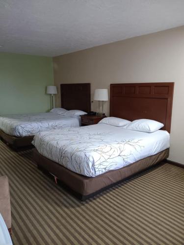 . Americana Inn