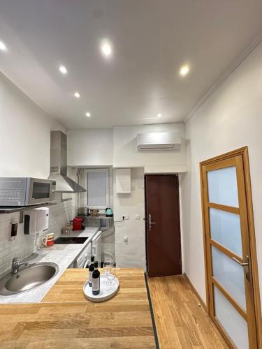 St Paul Marais Flat Ground Floor - main image