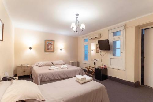3 twin beds