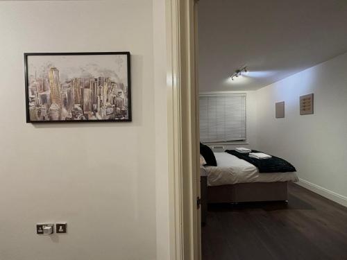 Zen Living Birmingham City Centre Apartment with Kitchen and Secure Parking Perfect for 2-4 Contractors or Family Accepting Long Term Bookings Low Rates - image 4