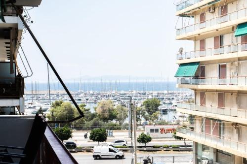 Spacious and sunlit seaside flat, Atény