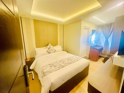 Deluxe Double Room image 2