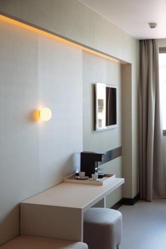 The Mirror Barcelona - main image