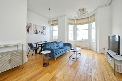 Veeve - The Chelsea Retreat - image 10